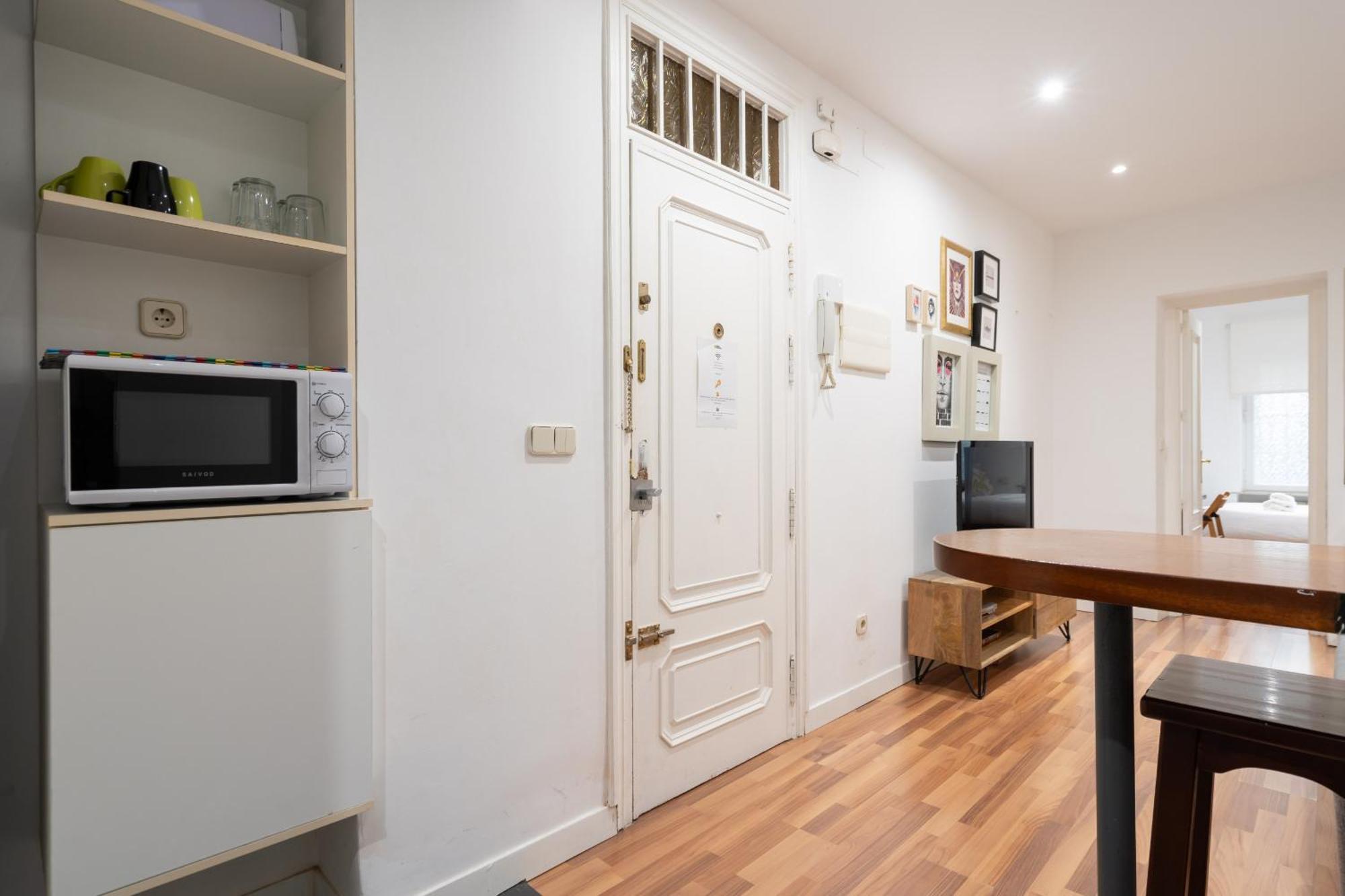Apartamento En La Plaza De Lavapies Alquiler Temporal Madrid Exterior foto